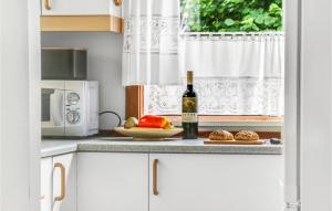 Dapur atau dapur kecil di 4 Bedroom Awesome Home In Skibby