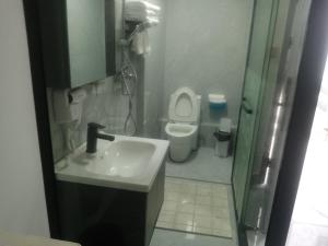 窑屋民宿的一间浴室