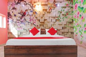 Postel nebo postele na pokoji v ubytování Hotel O Govind Residency