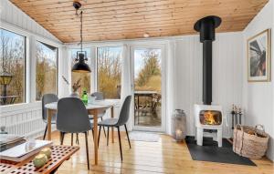 Fotografie z fotogalerie ubytování Gorgeous Home In Ølsted With Wifi v destinaci Ølsted