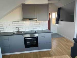 a kitchen with a sink and a stove at Härligt semester boende in Torslanda