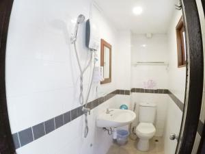 Bilik mandi di Rommanee Place
