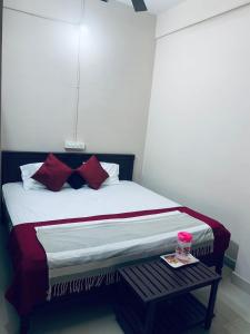 Una cama o camas en una habitación de M square residency muttil