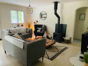 Posedenie v ubytovaní Private riverside villa with breathtaking views