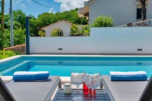 Bazén v ubytování Casa Marta with Pool and Sea View nebo v jeho okolí