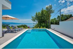 Bazén v ubytování Casa Marta with Pool and Sea View nebo v jeho okolí