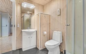A bathroom at Lovely Home In Hanstholm With Kitchen