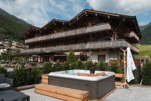 Nespecifikovaný výhled na hory nebo výhled na hory při pohledu z hotelu