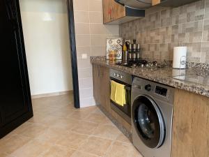 Kuchyň nebo kuchyňský kout v ubytování Appartement climatisé vue piscine - Lilacs garden CaboNegro