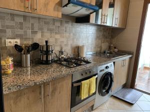 Kuchyň nebo kuchyňský kout v ubytování Appartement climatisé vue piscine - Lilacs garden CaboNegro