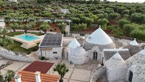 Bazén v ubytování Trulli Lisanna - Luxury Trulli With Private Pool nebo v jeho okolí + 37 fotografií