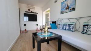 TV a/nebo společenská místnost v ubytování Apartments Veronika