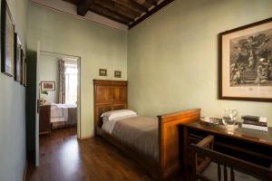 Postel nebo postele na pokoji v ubytování Al Porto Di Lucca B&B