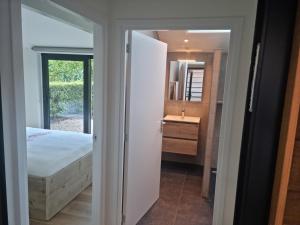 Postel nebo postele na pokoji v ubytování vakantiehuis en appartement De Harscamp