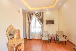 Posezení v ubytování Phùng Thịnh Hotel