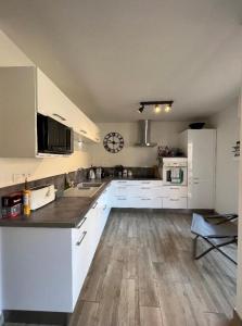 Η κουζίνα ή μικρή κουζίνα στο Astrella