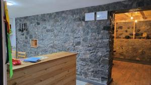 Bilik mandi di Legend Guest House