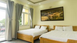 Postel nebo postele na pokoji v ubytování Phùng Thịnh Hotel