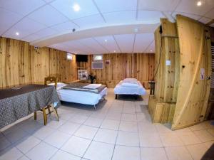 a hospital room with two beds and a table at Studio 50 M2 15MN de Paris in Villeneuve-le-Roi