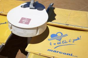 a machine sitting on top of a yellow sign at APPARTAMENTO MARCONI B2 in Lido di Jesolo +34 photos