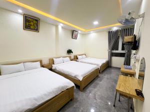 Postel nebo postele na pokoji v ubytování Phùng Thịnh Hotel