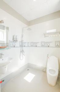Koupelna v ubytování Phùng Thịnh Hotel + 37 fotografií