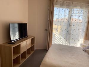 TV a/nebo společenská místnost v ubytování M.D.A.