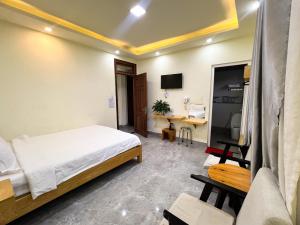 TV a/nebo společenská místnost v ubytování Phùng Thịnh Hotel