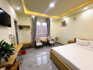 TV a/nebo společenská místnost v ubytování Phùng Thịnh Hotel