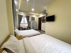 Postel nebo postele na pokoji v ubytování Phùng Thịnh Hotel
