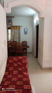 Ένα ή περισσότερα κρεβάτια σε δωμάτιο στο J&J Home stay Kumarakom