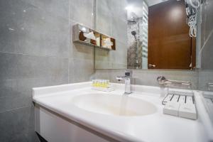Ένα μπάνιο στο Emaar Elite Hotel