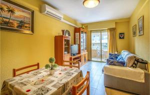 TV a/nebo společenská místnost v ubytování Stunning Apartment In Santa Pola
