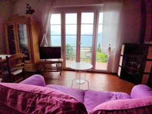 Una televisión o centro de entretenimiento en Villa panoramica Gazzi