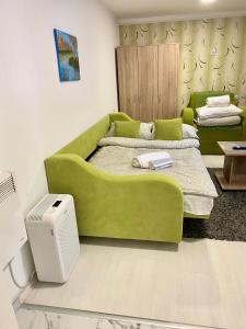 Ένα ή περισσότερα κρεβάτια σε δωμάτιο στο Apartman TADIJA Niš