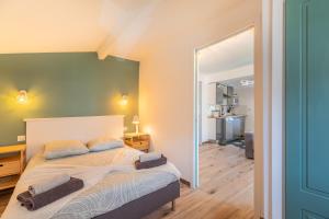 a bedroom with a bed with a green wall at Villa Anaite Piscine privée in Antibes