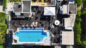 an overhead view of a swimming pool in a house at Zen Hotel Versilia in Marina di Pietrasanta
