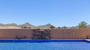 Bazén v ubytování Hotel de Naturaleza Rodalquilar & Spa Cabo de Gata nebo v jeho okolí