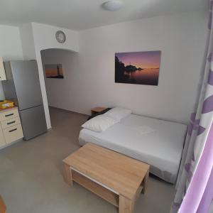 Postel nebo postele na pokoji v ubytování Apartments Jurjevic