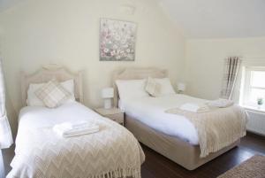 Postel nebo postele na pokoji v ubytování George's Cottage