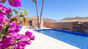 Bazén v ubytování Hotel de Naturaleza Rodalquilar & Spa Cabo de Gata nebo v jeho okolí