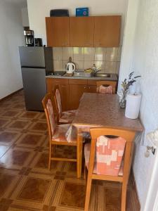 Kuchyň nebo kuchyňský kout v ubytování Apartmani Anna