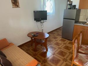 Kuchyň nebo kuchyňský kout v ubytování Apartmani Anna