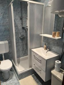 Koupelna v ubytování Apartmani Anna