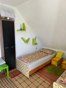 Postel nebo postele na pokoji v ubytování Doppelzimmer mit Gemeinschaftsbad in Nürnberg Fischbach