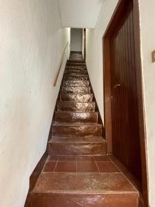 a stairway leading up to a door in a building at Saraceni 20 in Cefalù