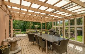 Zahrada ubytování Pet Friendly Home In Videbæk With Wifi