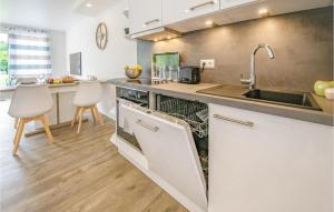 Nhà bếp/bếp nhỏ tại Baltic Village