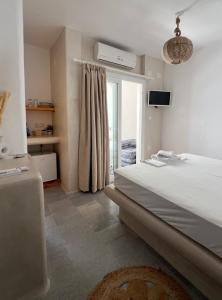 Posteľ alebo postele v izbe v ubytovaní BLUE IN NAXOS