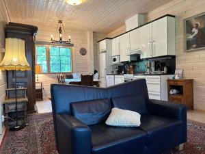 a living room with a couch and a kitchen at Villa Viena in Ähtäri